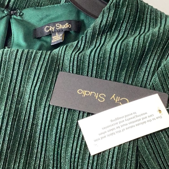 CITY STUDIOS
Juniors' Pleated Bell-sleeve Dress In Hunter Green - Picture 7 of 7